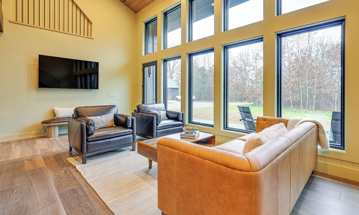 Necedah House | Walk to Castle Rock Lake! Modern Home w/Patio