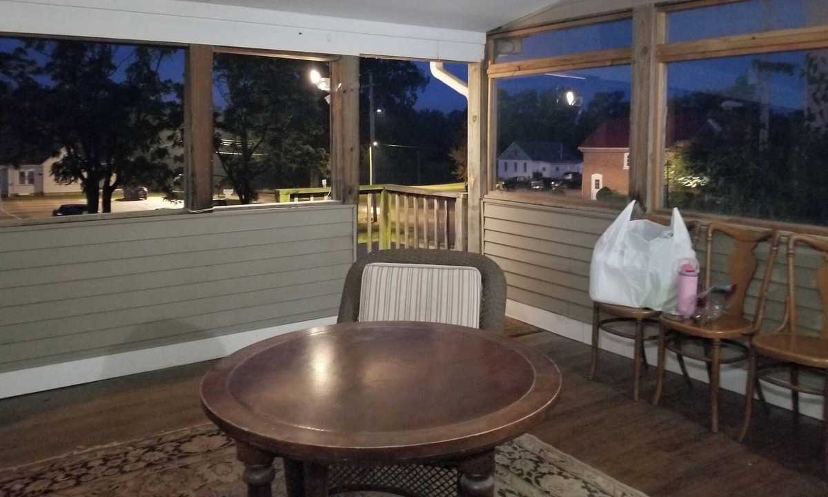 Nauvoo Apartment | Walk to Nauvoo Temple: Remodeled Family Apartment