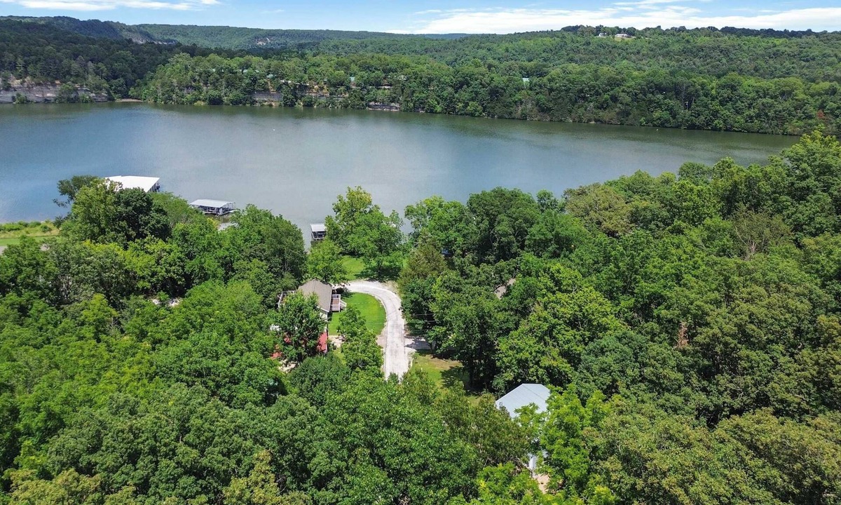 Springdale House | War Eagle Haven - Lake View and Access