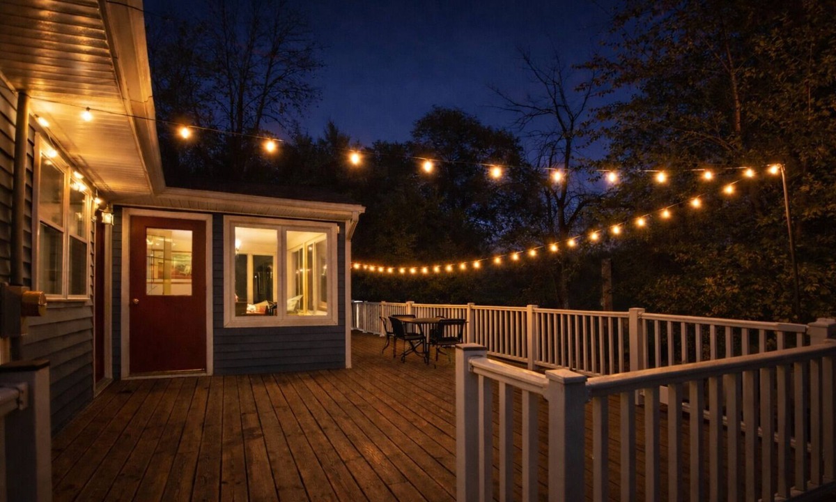 Nauvoo House | Warsaw Street Retreat - 8BR Nauvoo - Sleeps 24 - Ideal for Large Groups