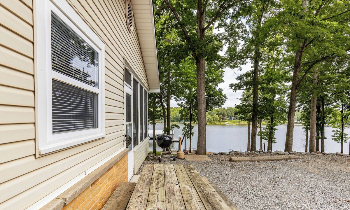 Benton Cabin | Waterfront Cabin for up to 6