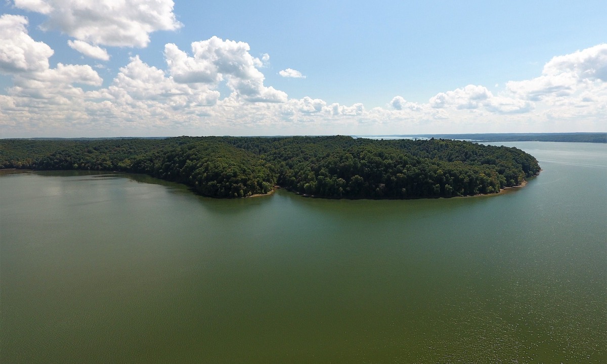 Stewart House | WATERFRONT, DOCK, SWIM PLATFORM/BOAT LAUNCH, STEWART, TN.