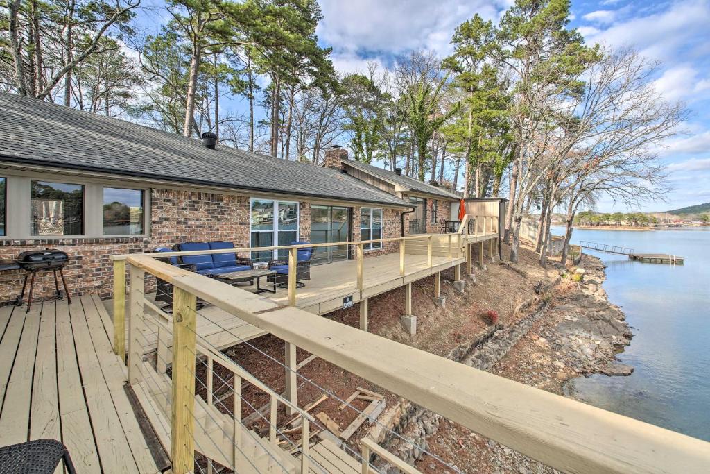 Piney House | Waterfront Hot Springs Home with Private Dock!