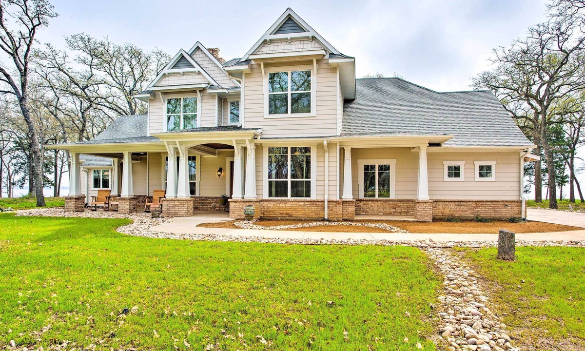 Quinlan Cottage | Waterfront Lake Tawakoni Home w/Fire Pit!