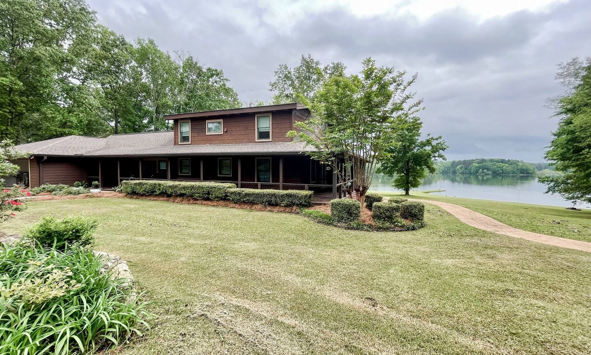 West Point Cabin | Waverly Lakehouse - private cabin, lake view, close to Old Waverly/Mossy Oak
