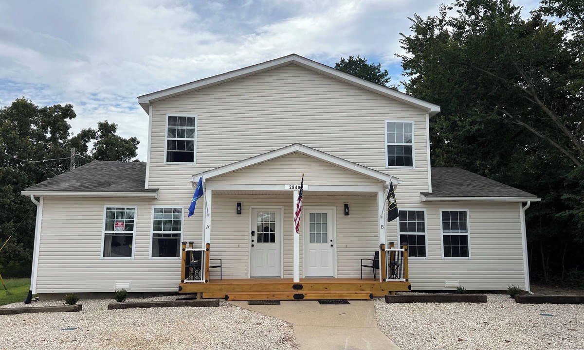 Duke Condo | Welcome to our Comfy Condo, on historic rte 66, 15 min from Ft Leonard Wood.