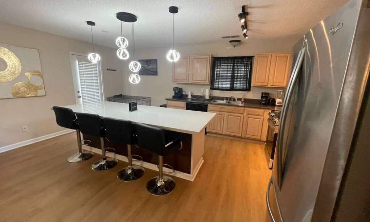 Olive Branch House | Well-Appointed 6-BR House in Tranquil Olive Branch w/Stylish Modern Furniture