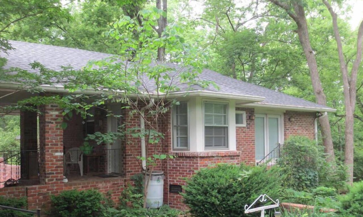 Hillwood House | West Nashville neighborhood, green, quiet, 10 min to downtown