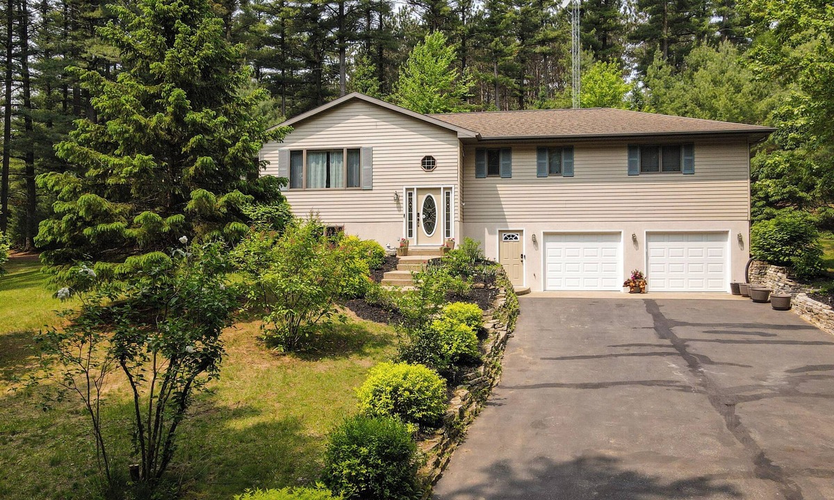 Amherst House | Whispering Pines Oasis 12 ac Scenic Forest Retreat