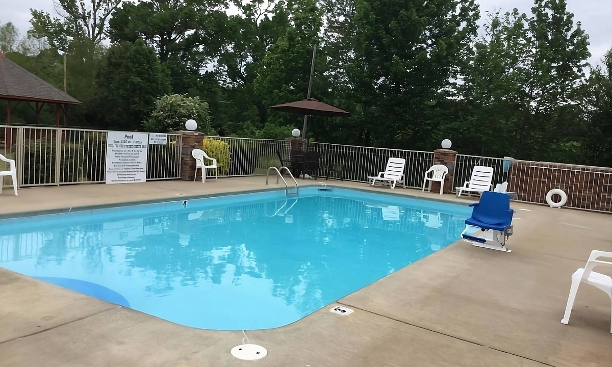 Cabot House | You Found it! Free Breakfast, Free Parking, Pets Allowed, Outdoor Pool