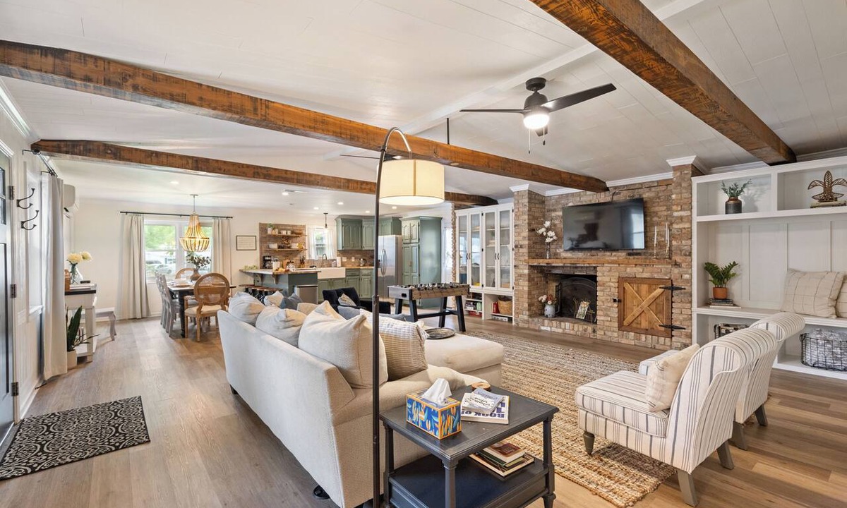 Lafayette House | Your Cajun Adventure Starts Here!