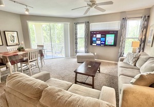 19-202 Gated Resort, Private balcony, heated pool, minutes from Disney! gym
