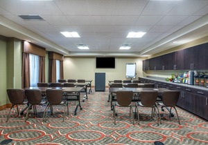 Comfy Suite | Free Breakfast, Free Wi-Fi, Indoor Pool and Hot Tub