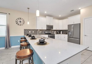 Dazzling 8BR Villa w Pool/Spa Near Disney