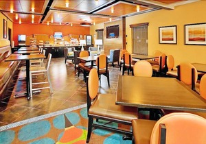 Holiday Inn Express Hotel & Suites North Kansas City, an IHG Hotel