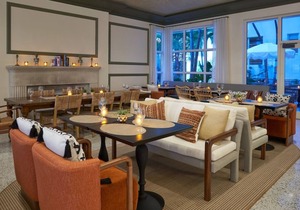 Immerse in Ocean Drive Vibes! 3 Serene Rooms, Pool Onsite, Close to Miami Beach