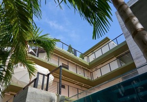 Immerse in Ocean Drive Vibes! 3 Serene Rooms, Pool Onsite, Close to Miami Beach
