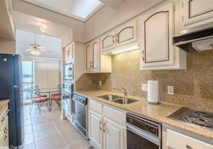 Lake Hamilton Penthouse! 2/2 Amazing Sunsets from your balcony or dock! Sleeps 6