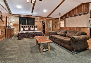 Log Cabin Near Beaver Lake Wifi Fire Pit