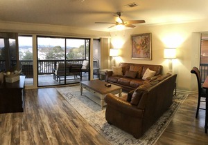Luxury 3/3 Condo on Lake Hamilton - Fall is the best time in Hot Springs