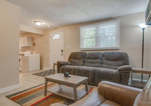 ONLY 3 miles from Broadway! - Greenwood Gem