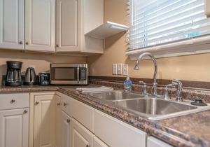 ONLY 3 miles from Broadway! - Greenwood Gem