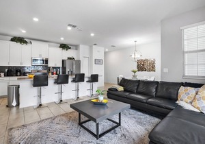 Resort Style, close to Disney and other parks Wlking Distance to Oasis Club