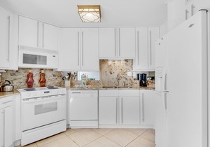 Shoreline TH 4-1 | Lake View & Steps to Beach