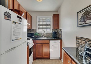 Sleep 6! Free Parking! 1 Mile From Broadway!