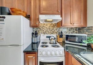 Sleep 6! Free Parking! 1 Mile From Broadway!