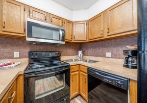 South Shore 1 Bdrm/Amazing Amenities! MiniGolf, 2 Pools, Hot Tub, Sauna & More!