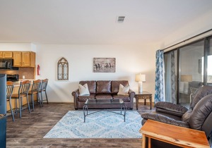 South Shore 1 Bdrm! Lake View! Mini-Golf! Hot Tub, 2 Pools, Pickleball, Tennis!