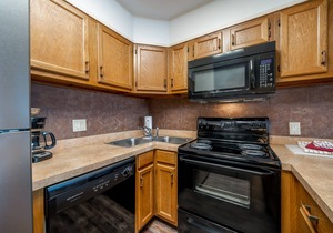 South Shore 1 Bdrm! Lake View! Mini-Golf! Hot Tub, 2 Pools, Pickleball, Tennis!
