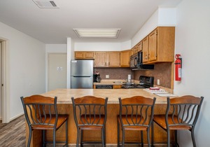 South Shore 1 Bdrm! Lake View! Mini-Golf! Hot Tub, 2 Pools, Pickleball, Tennis!