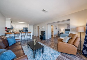 South Shore 1 bdrm! Game room! Mini-Golf, 2 Pools, Pickleball, Tennis & More!