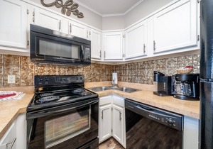 South Shore 1 bdrm! Game room! Mini-Golf, 2 Pools, Pickleball, Tennis & More!