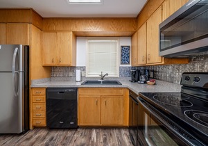 South Shore 3bd/Stunning Lake view, Mini-Golf, Pickle-ball, Tennis, 2 Pools&More