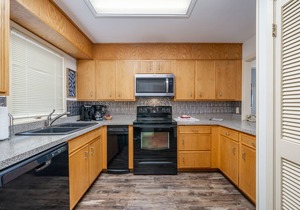 South Shore 3bd/Stunning Lake view, Mini-Golf, Pickle-ball, Tennis, 2 Pools&More