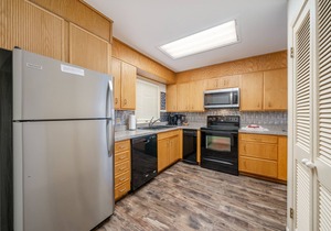 South Shore 3bd/Stunning Lake view, Mini-Golf, Pickle-ball, Tennis, 2 Pools&More