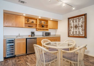 South Shore 3bd/Stunning Lake view, Mini-Golf, Pickle-ball, Tennis, 2 Pools&More