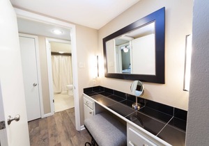 "The Cobalt" Luxury Lake Hamilton 2 Bedroom Condo. Sleeps 6!