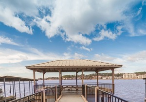 "The Cobalt" Luxury Lake Hamilton 2 Bedroom Condo. Sleeps 6!
