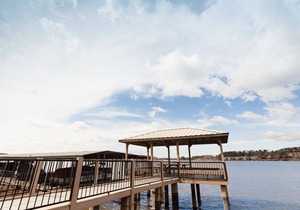 "The Veranda" Lake Hamilton Retreat for 6: Great sunsets and fireworks views!