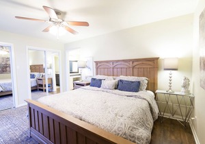 "The Veranda" Lake Hamilton Retreat for 6: Great sunsets and fireworks views!
