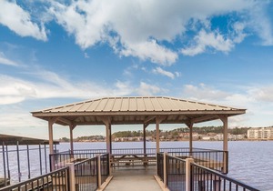 "The Veranda" Lake Hamilton Retreat for 6: Great sunsets and fireworks views!
