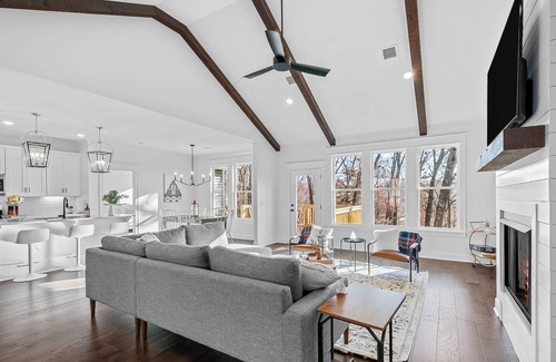 Bentonville House | 192 m² House ∙ 4 bedrooms ∙ 12 guests