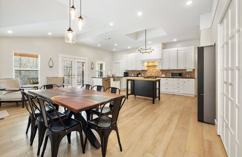 Bella Vista House | Adventure Awaits- Indoor pool & Pickle ball Court