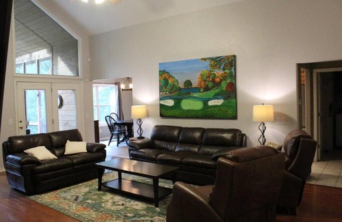Bella Vista House | Comfortable-Spacious 4 bedroom home for you!