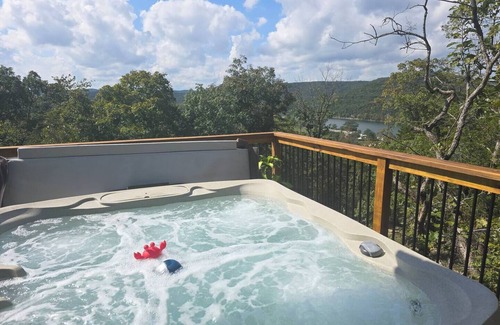 Holiday Island House | Eagles Roost Lakeview B Side