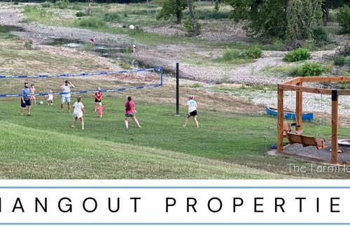 Glenwood House | Farmhouse: Caddo River Cabin with a Slide, & Fire pit+Swings+Hammocks+Volleyball